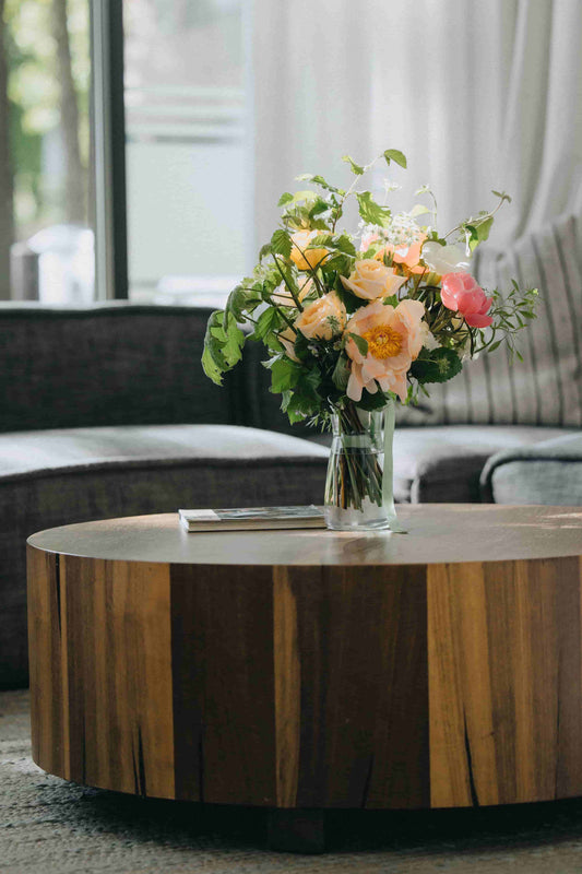 Elegant small bouquet in modern living room – Kvetka Flower Portland subscription
