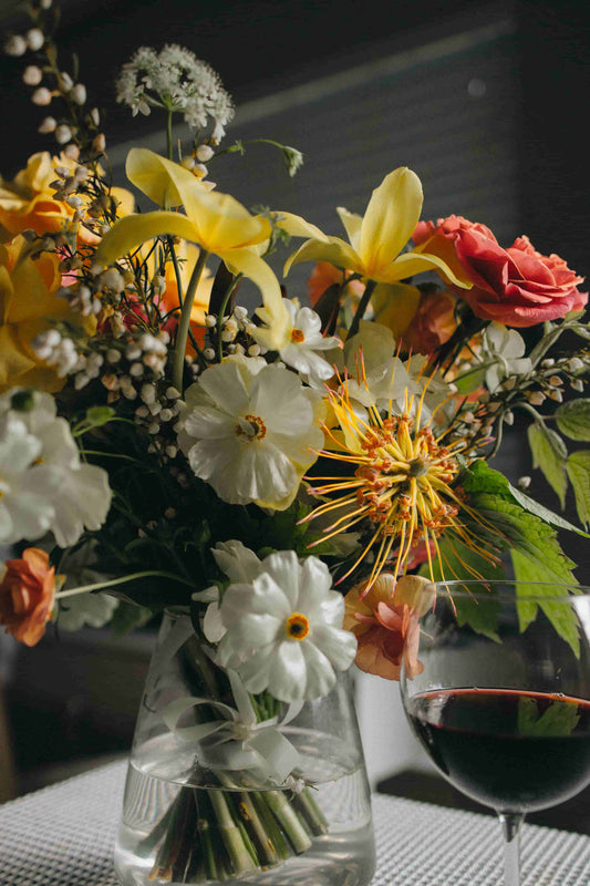 Kvetka Flower Portland – deluxe-sized bouquet with roses and greenery