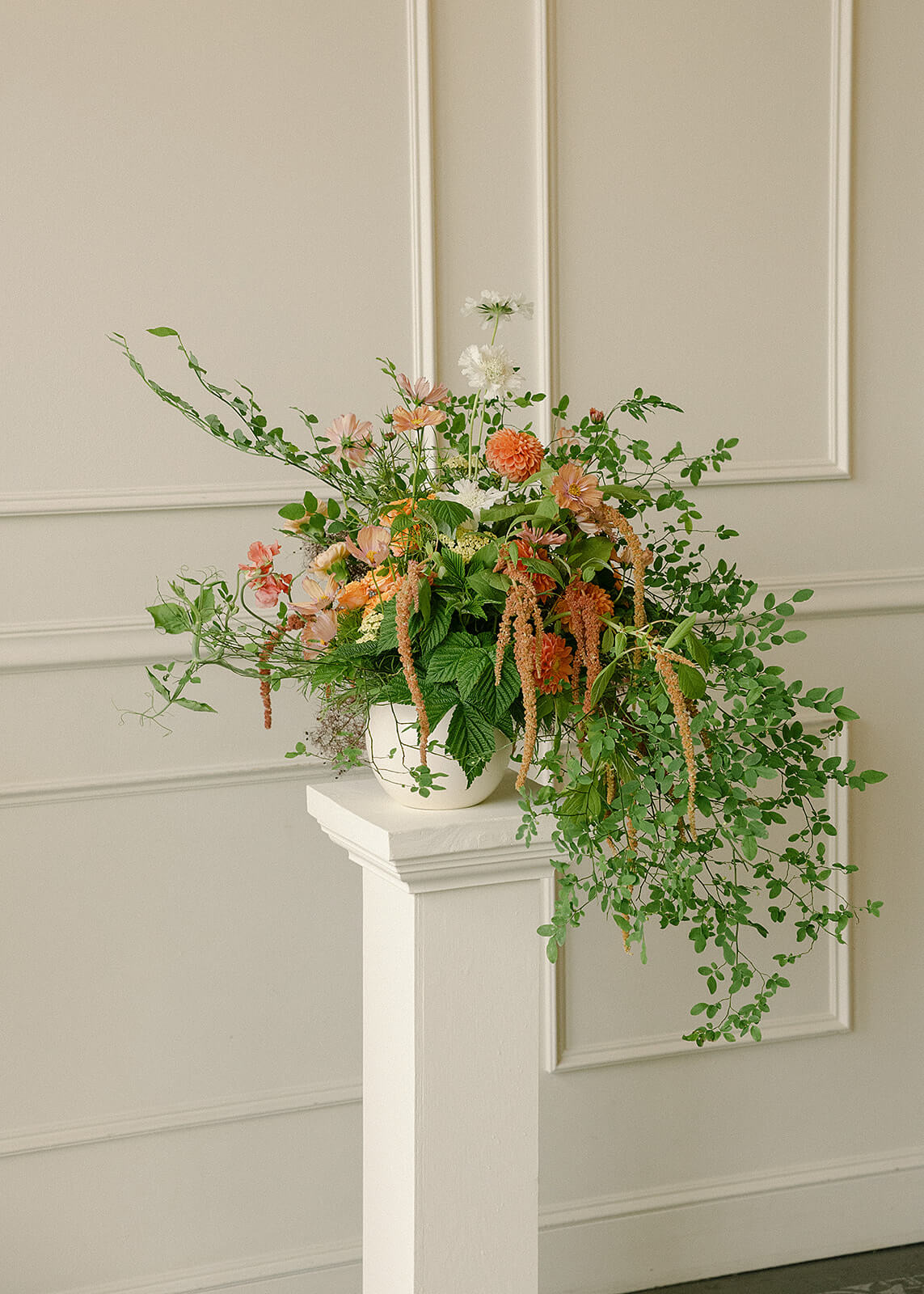 Minimal indoor ceremony setup at Tendue with floral columns by Kvetka Flower