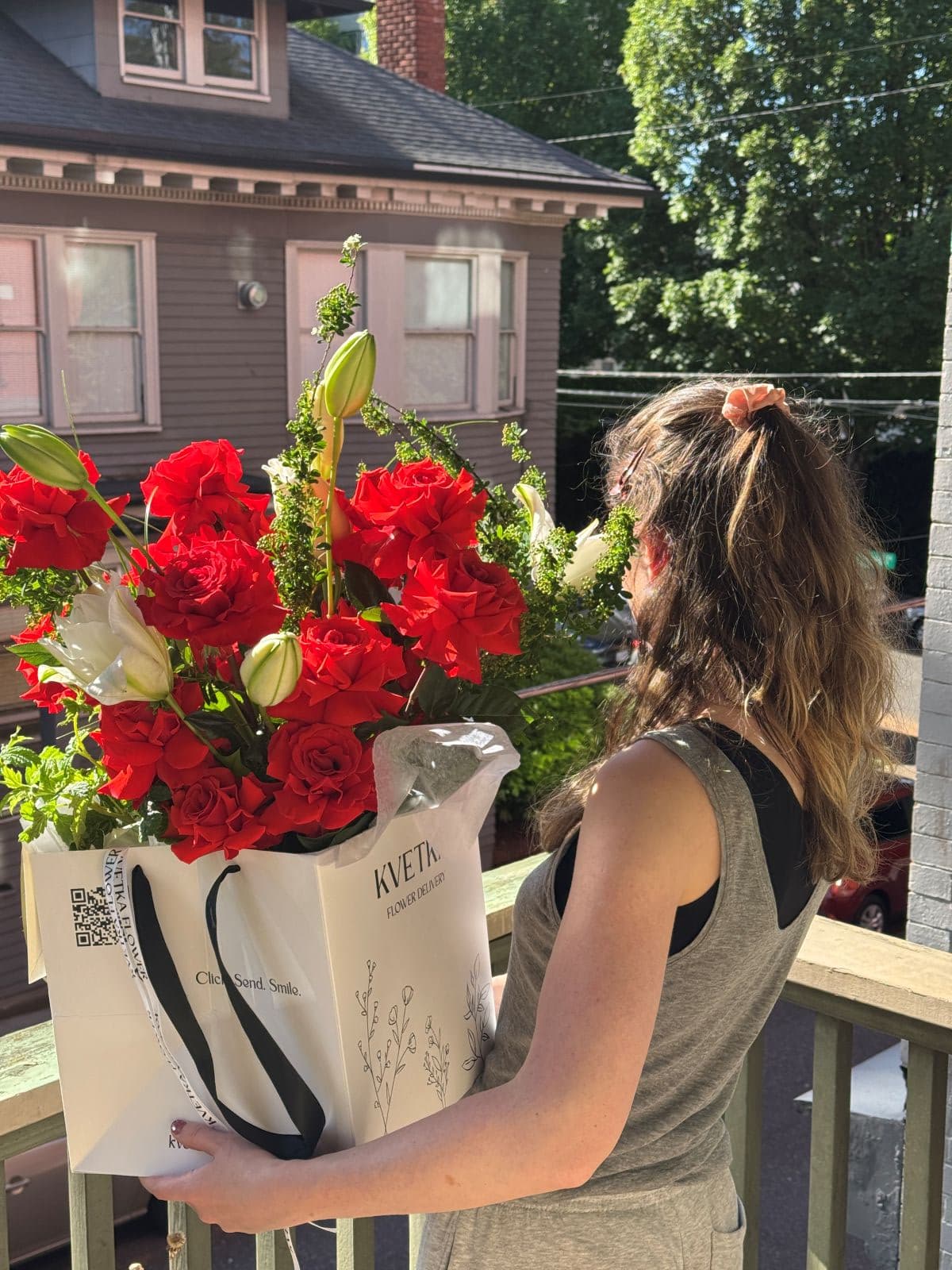 lily rose flower shop Aurora | Luxury Red Roses & Lily Bouquet
