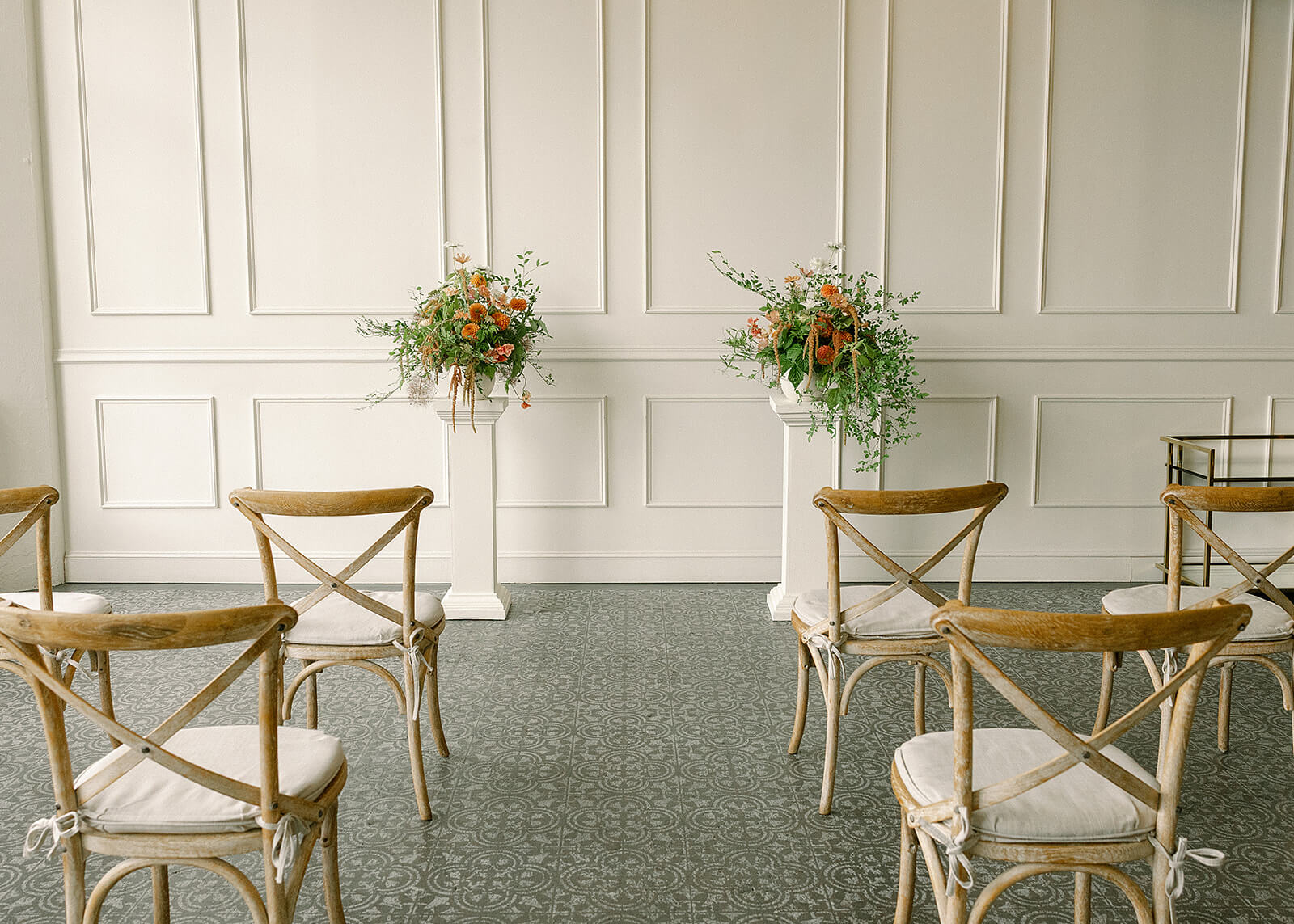 Ceremony flower arrangements on white pedestals at Tendue Portland by Kvetka Flower